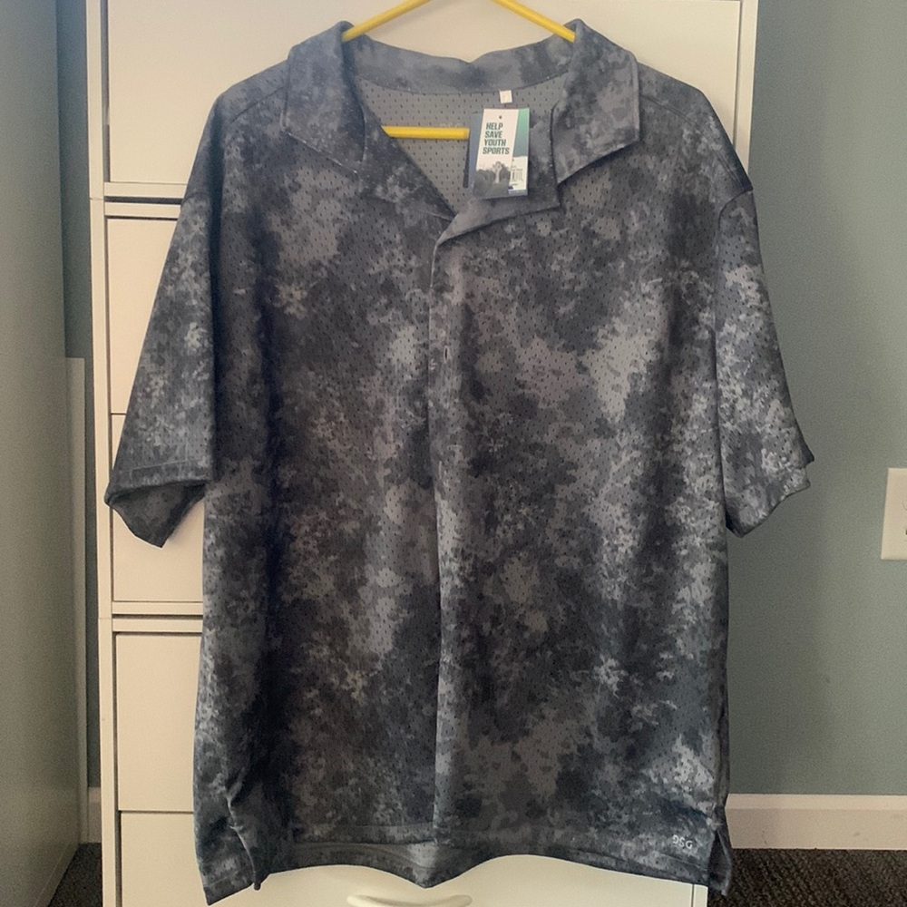 Short sleeve button down shirt.